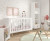 Lit bébé avec étagère porte-revues integrée