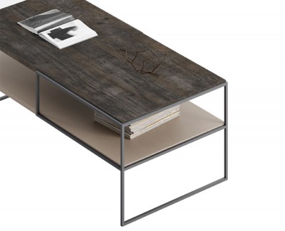 Table basse simple avec porte-revues et structure métallique